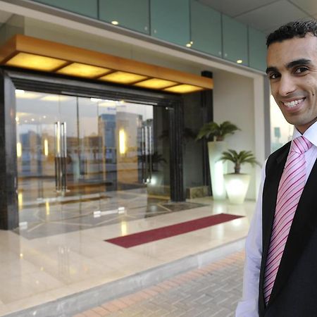 Fraser Suites Seef Bahrain Manama Exterior photo A doorman at a hotel