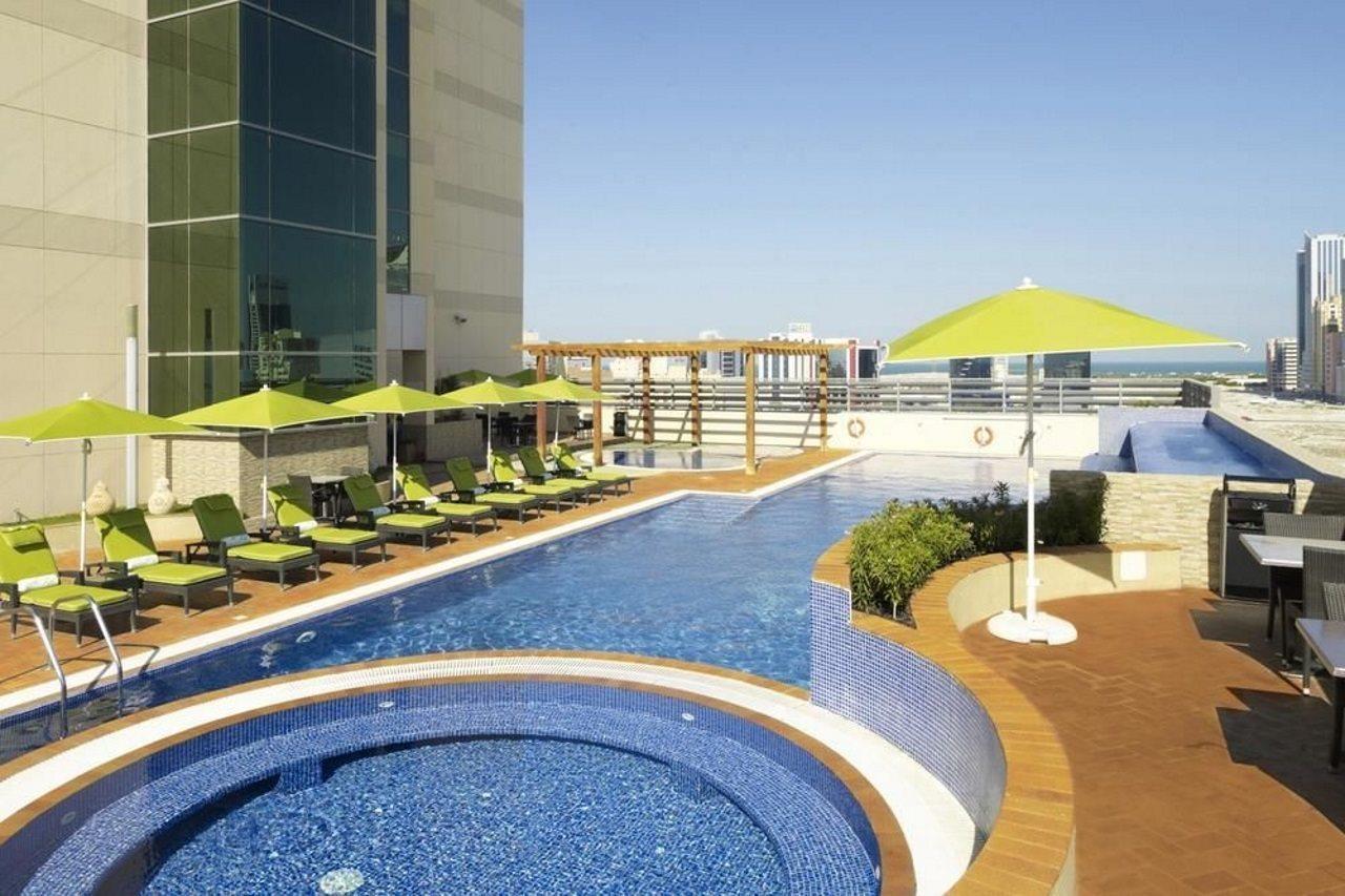 Fraser Suites Seef Bahrain Manama Exterior photo Rooftop pool