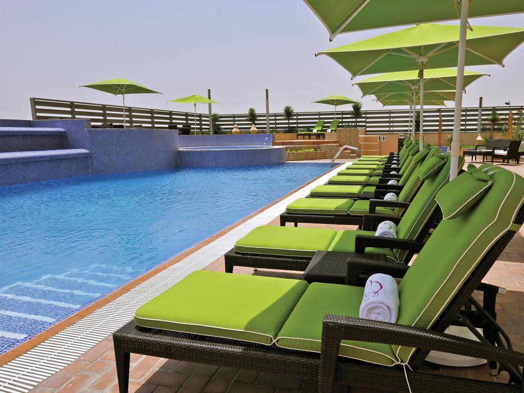 Fraser Suites Seef Bahrain Manama Exterior photo Rooftop pool