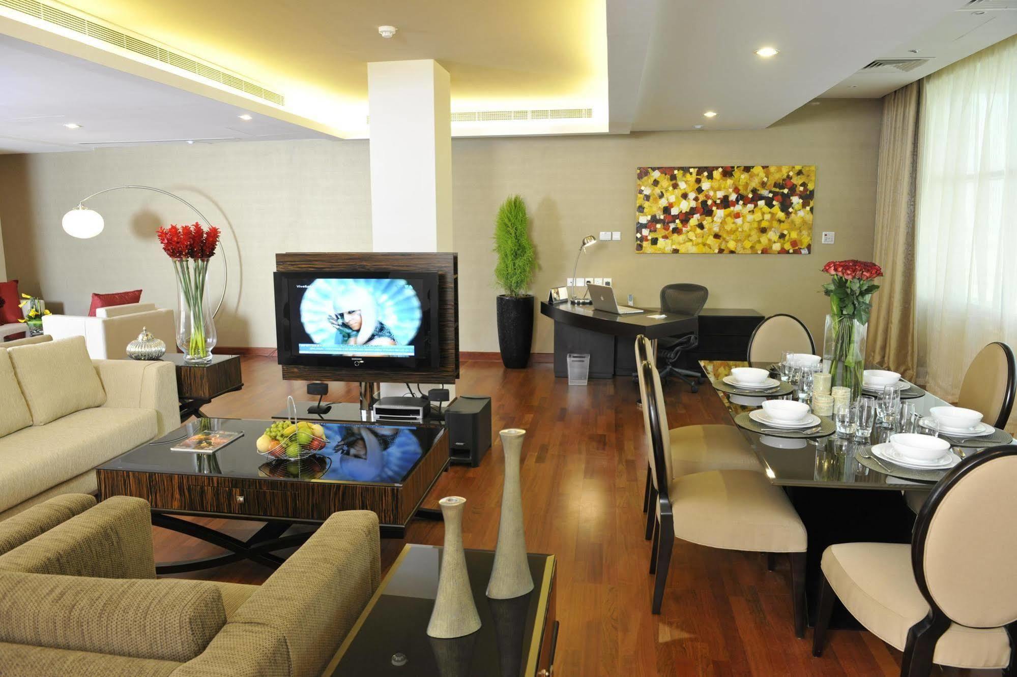 Fraser Suites Seef Bahrain Manama Restaurant photo A living room in a serviced apartment in Kuala Lumpur, Malaysia