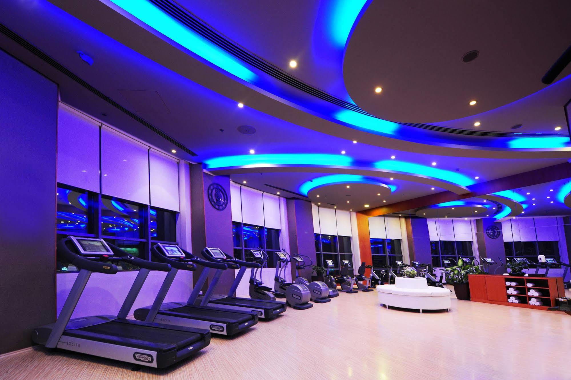 Fraser Suites Seef Bahrain Manama Exterior photo The gym at the hotel